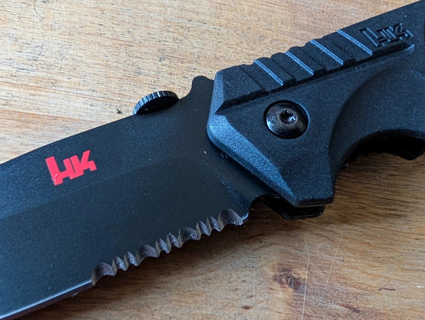 Heckler & Koch SFP Tactical Folder Black 01HK501, couteau de poche D2 MUGEN KNIVES